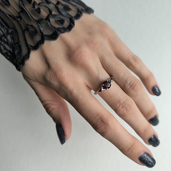 Серебряное кольцо с гранатом 1.075ct