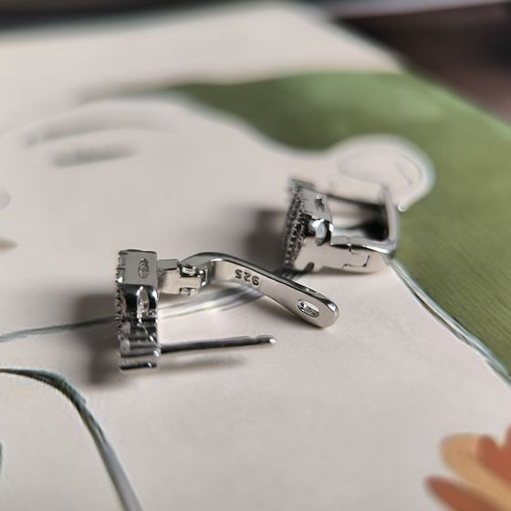 Серебряные серьги с фианитами