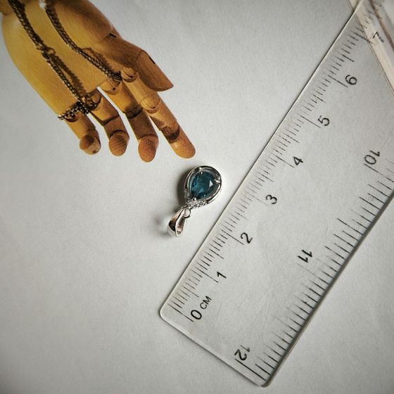 Серебряная подвеска с топазом Лондон Блю 0.555ct