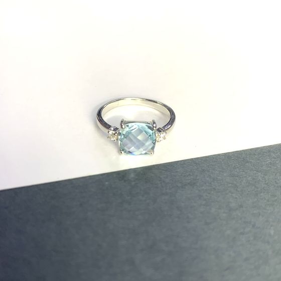 Серебряное кольцо с топазом 3.224ct