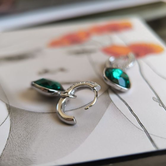 Серебряные серьги с фианитами