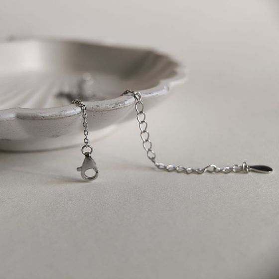 Серебряное колье с фианитами, емаллю