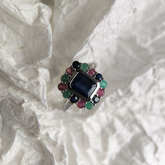 Серебряное кольцо с сапфиром 1.917ct, изумрудом, рубином