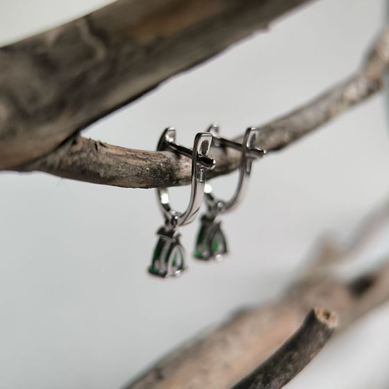 Серебряные серьги с изумрудом nano 1.1ct