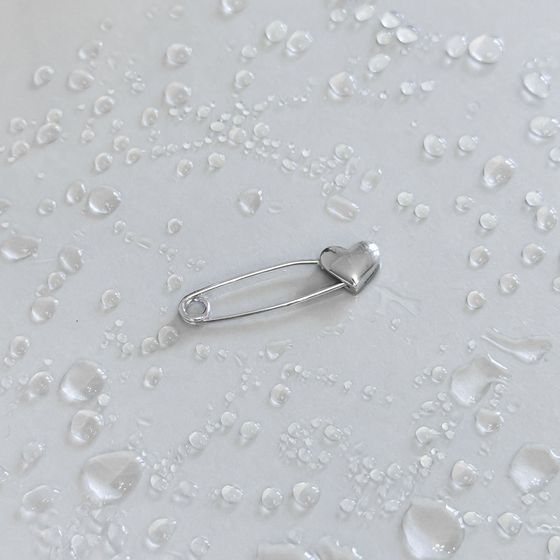 Серебряная брошка без камней