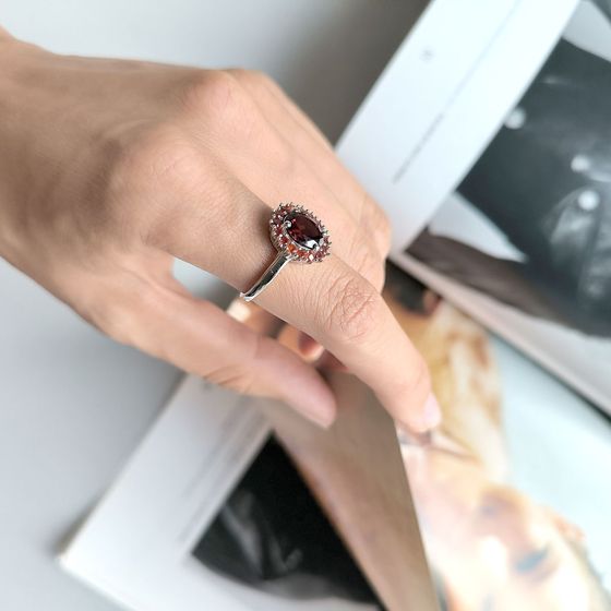 Серебряное кольцо с гранатом 2.82ct