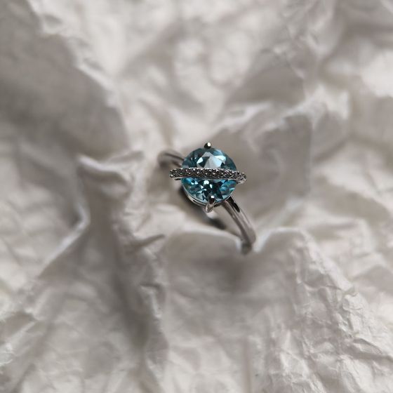 Серебряное кольцо с топазом 2.374ct