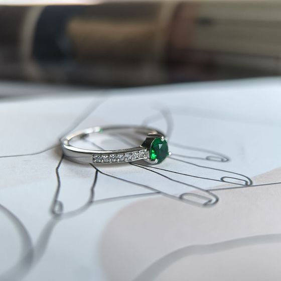 Серебряное кольцо с изумрудом nano 0.586ct