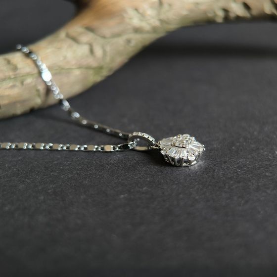 Серебряная подвеска с фианитами