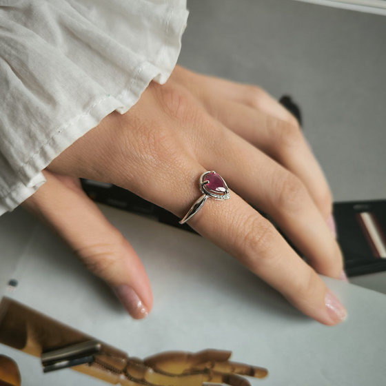 Серебряное кольцо с рубином 1.513ct, фианитами