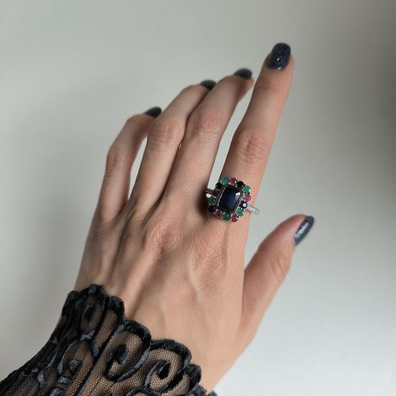 Серебряное кольцо с сапфиром 1.917ct, изумрудом, рубином