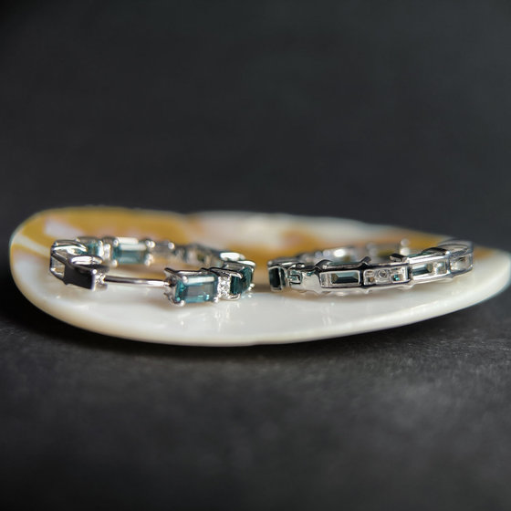 Серебряные серьги с топазом Лондон Блю 3.98ct, фианитами