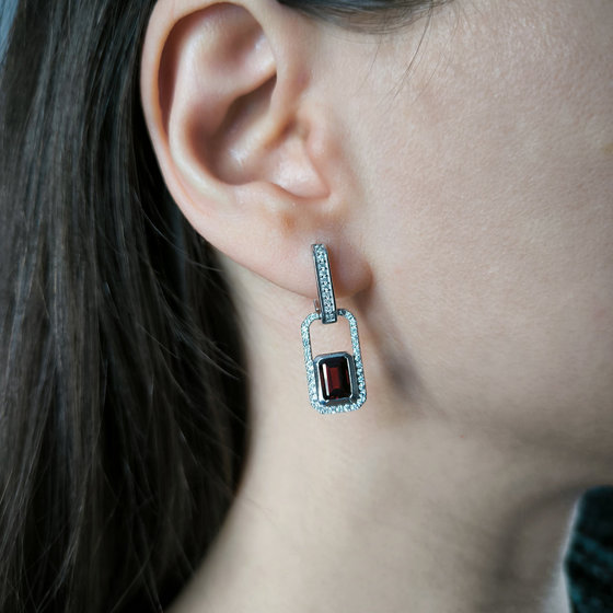 Серебряные серьги с гранатом 3.397ct