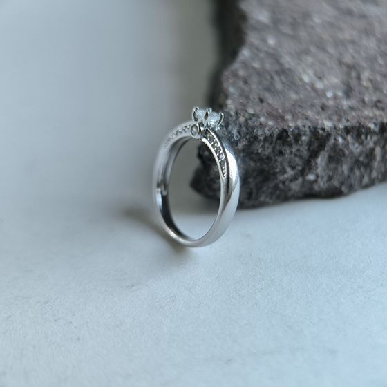 Серебряное кольцо с фианитами