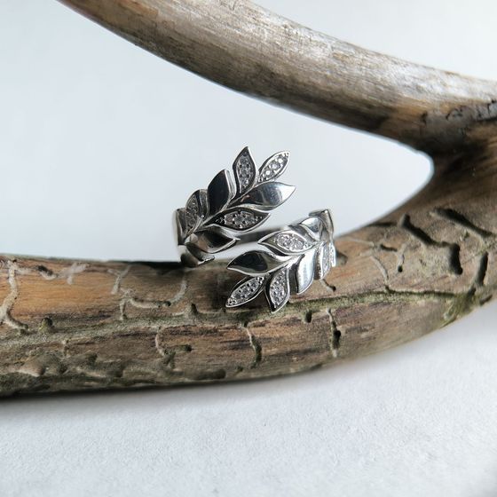 Серебряное кольцо с фианитами