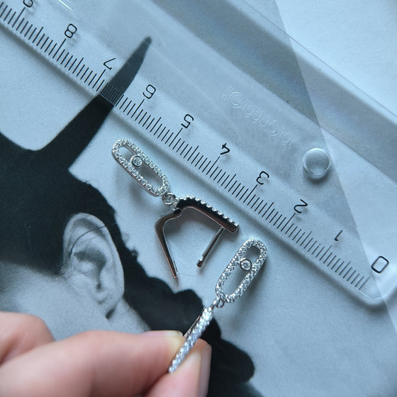 Серебряные серьги с фианитами