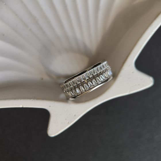 Серебряное кольцо с фианитами