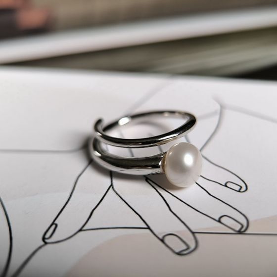 Серебряное кольцо с жемчугом Серебряное кольцо с жемчугом