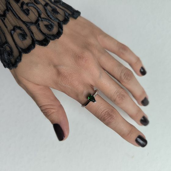 Серебряное кольцо с изумрудом nano