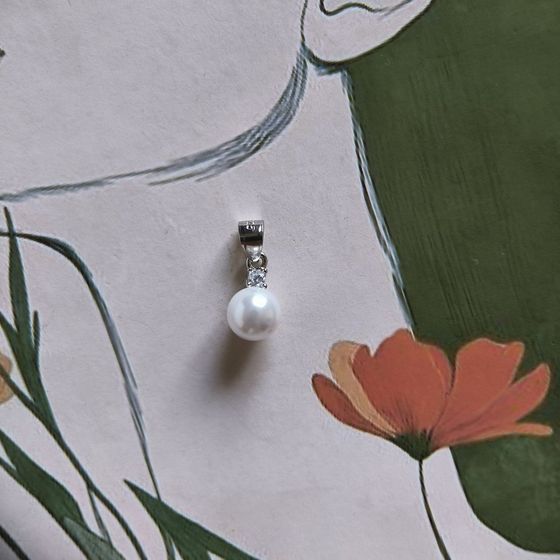 Серебряная подвеска с жемчугом, фианитами