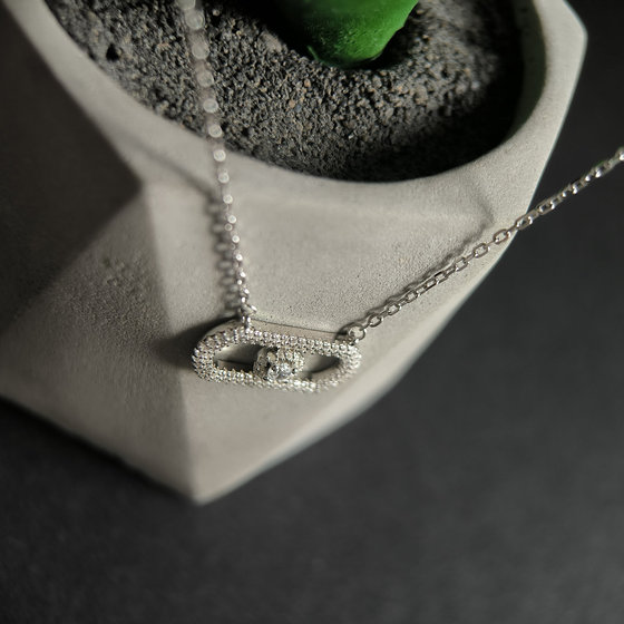 Серебряное колье с фианитами