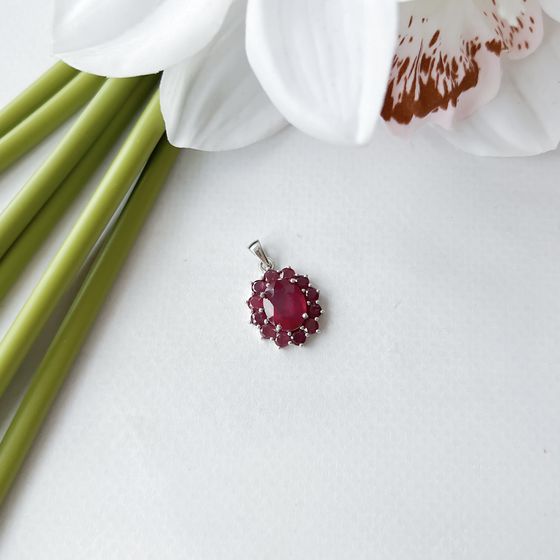 Серебряная подвеска с рубином 5.59ct
