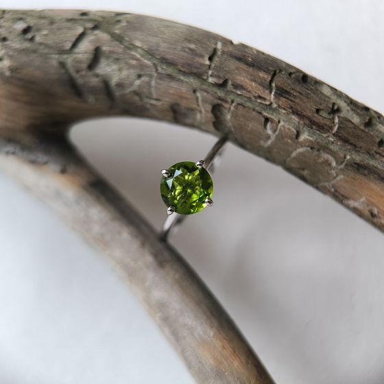 Серебряное кольцо с хризолітом 2.92ct