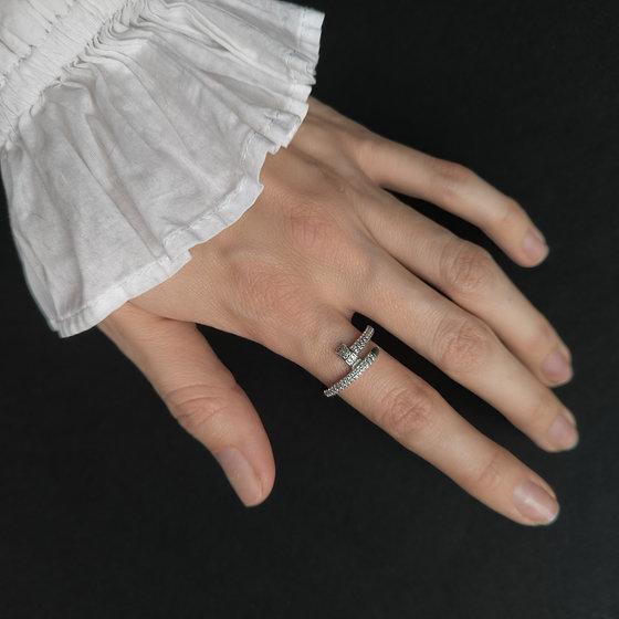 Серебряное кольцо с фианитами 0.62ct