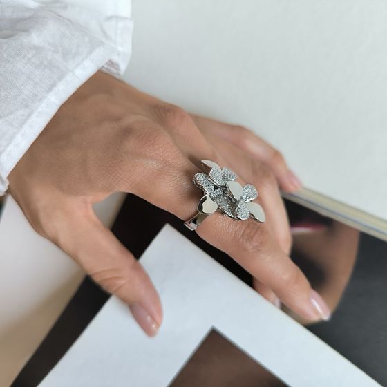 Серебряное кольцо с фианитами