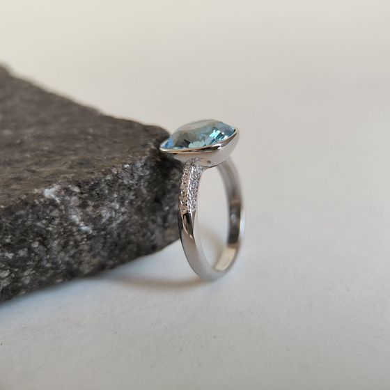 Серебряное кольцо с фианитами