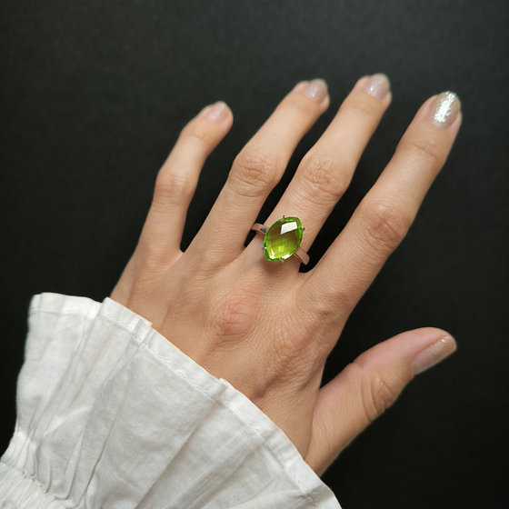 Серебряное кольцо с хризолітом 4.855ct