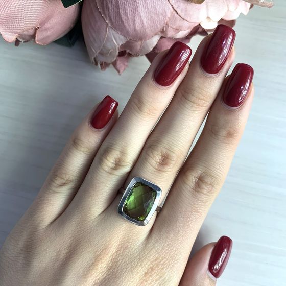 Серебряное кольцо с султанитом 5.9ct