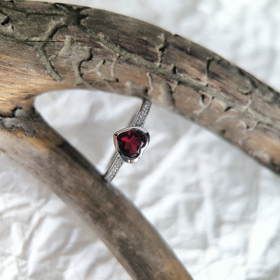 Серебряное кольцо с гранатом nano 0.9ct