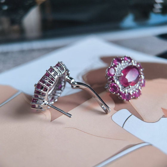 Серебряные серьги с рубином 14.72ct, фианитами