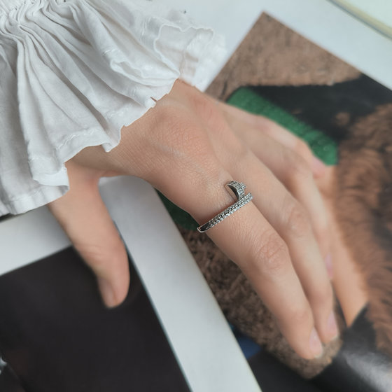 Серебряное кольцо с фианитами 0.62ct