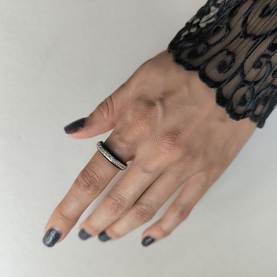 Серебряное кольцо с фианитами, емаллю