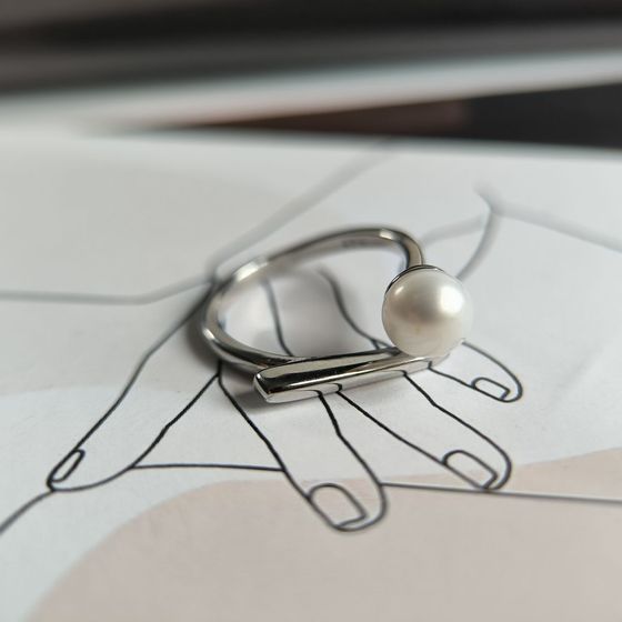 Серебряное кольцо с жемчугом