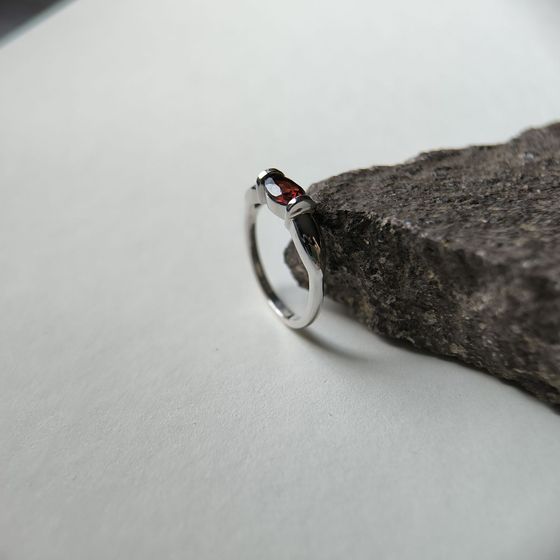 Серебряное кольцо с гранатом 0.95ct