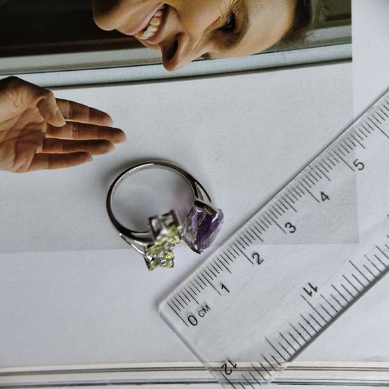 Серебряное кольцо с аметистом, хризолітом