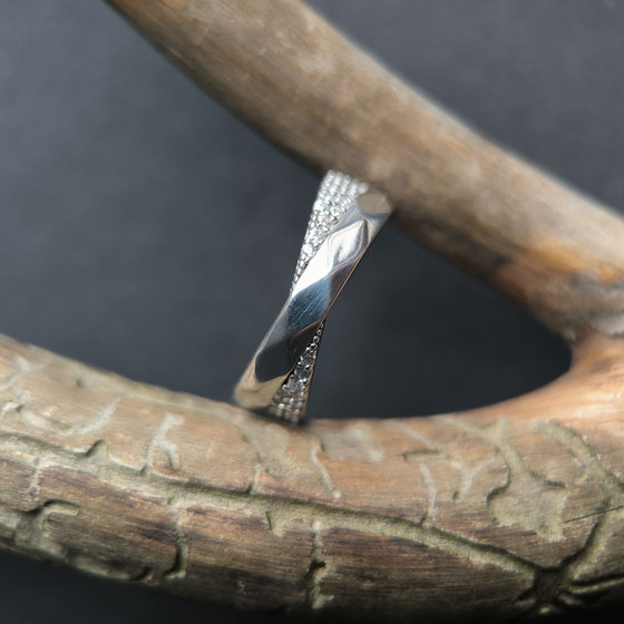 Серебряное кольцо с фианитами