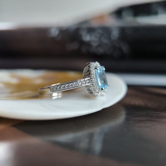 Серебряные серьги с топазом 4.307ct, фианитами