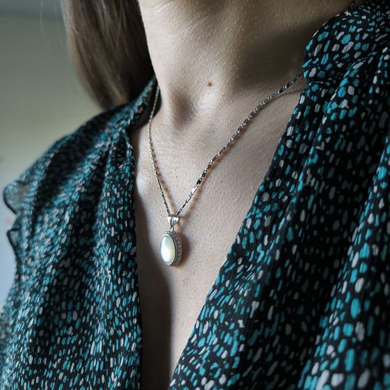 Серебряная подвеска с фианитами, перламутром