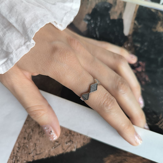 Серебряное кольцо с фианитами