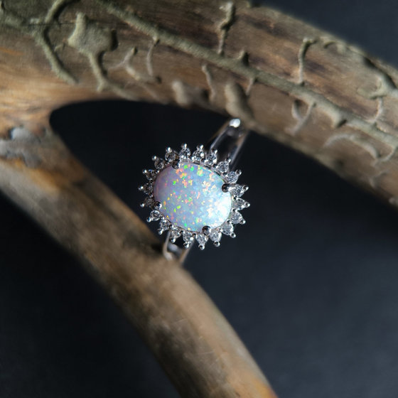 Серебряное кольцо с опалом 1.265ct, фианитами