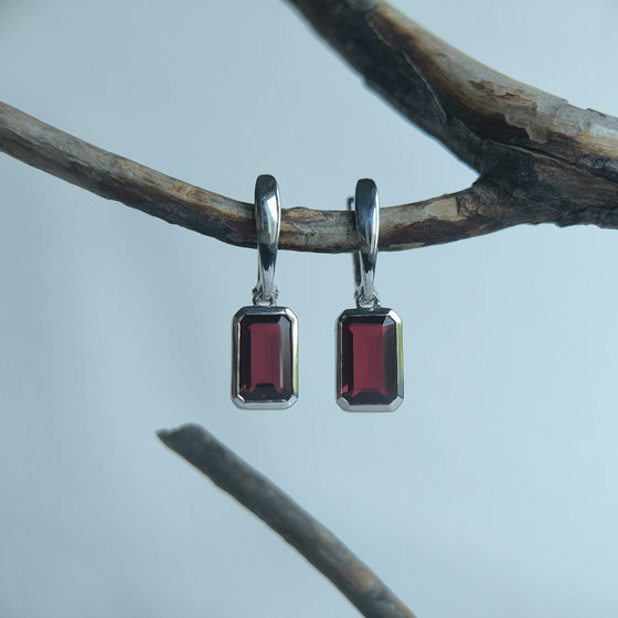 Серебряные серьги с гранатом nano 3.609ct