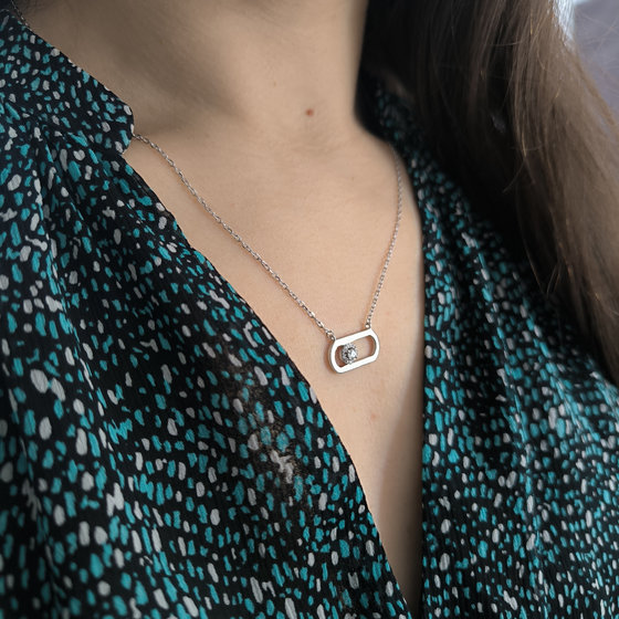 Серебряное колье с фианитами