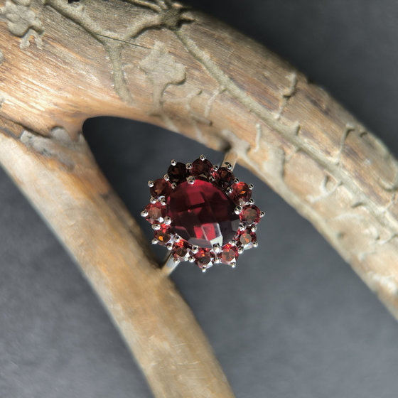 Серебряное кольцо с гранатом nano 4.007ct