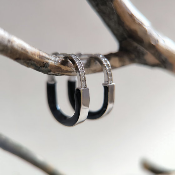 Серебряные серьги с емаллю, фианитами