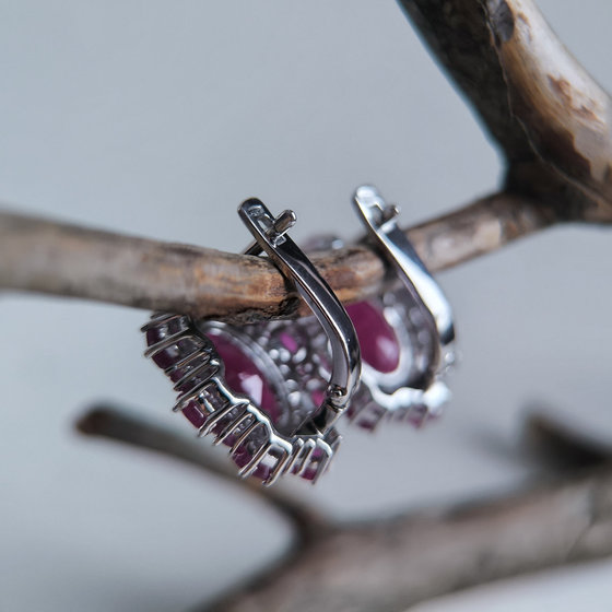Серебряные серьги с рубином 14.72ct, фианитами