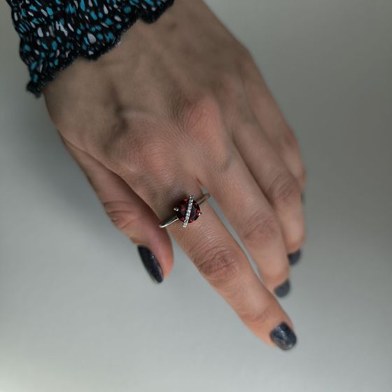 Серебряное кольцо с гранатом 1.682ct